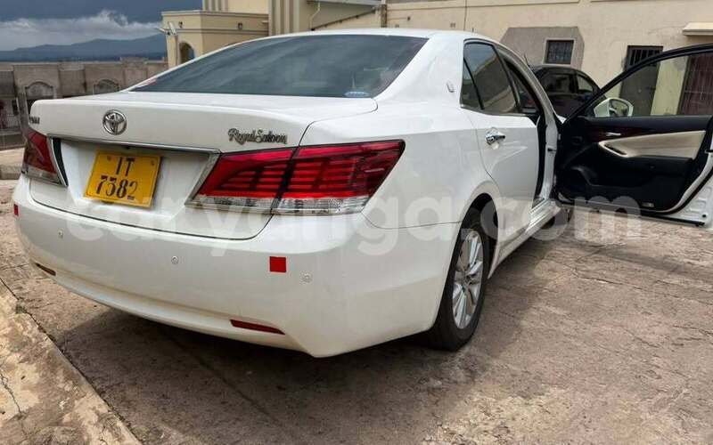 Big with watermark toyota crown malawi blantyre 16302