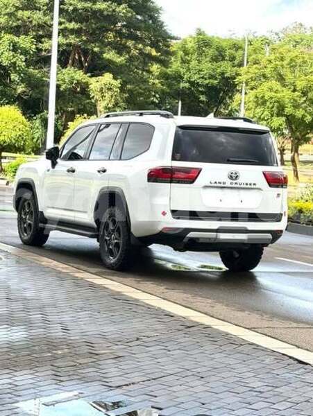 Big with watermark toyota land cruiser prado malawi lilongwe 16370