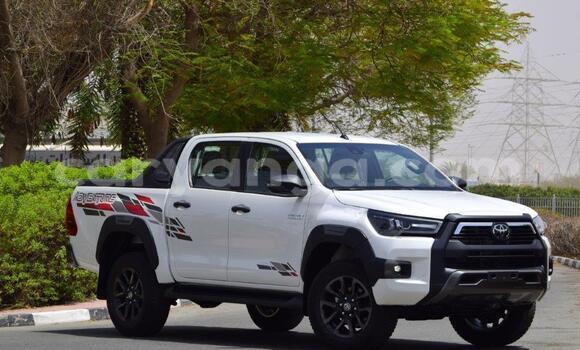 Buy Used Toyota Hilux White Car in Kasungu in Malawi Buy Used Toyota Hilux White Car in Kasungu in Malawi