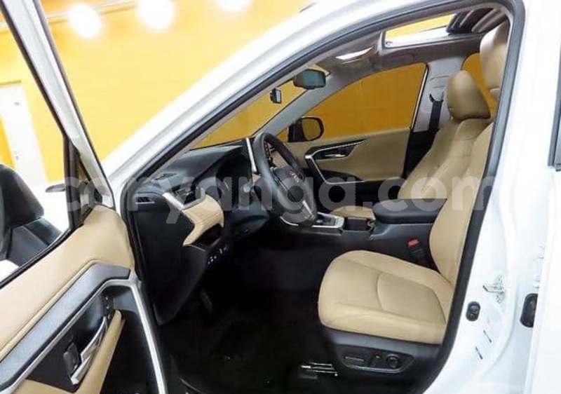 Big with watermark toyota rav4 malawi lilongwe 16385