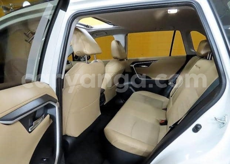 Big with watermark toyota rav4 malawi lilongwe 16385