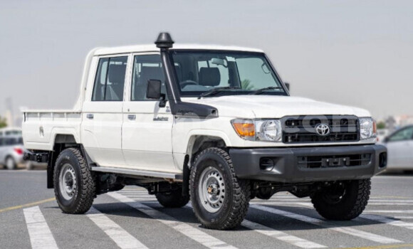 Buy Used Toyota Land Cruiser White Car in Lilongwe in Malawi Buy Used Toyota Land Cruiser White Car in Lilongwe in Malawi
