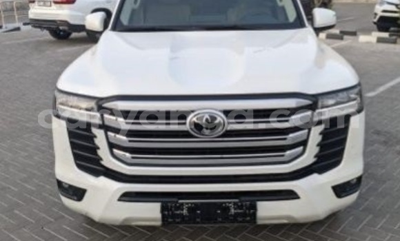Buy Used Toyota Land Cruiser White Car in Lilongwe in Malawi