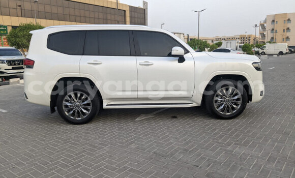 Buy Used Toyota Land Cruiser White Car in Lilongwe in Malawi Buy Used Toyota Land Cruiser White Car in Lilongwe in Malawi