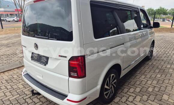 Buy Used Volkswagen Caravelle White Car in Lilongwe in Malawi Buy Used Volkswagen Caravelle White Car in Lilongwe in Malawi