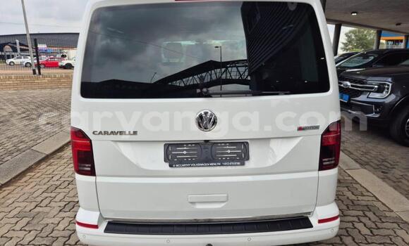 Buy Used Volkswagen Caravelle White Car in Lilongwe in Malawi Buy Used Volkswagen Caravelle White Car in Lilongwe in Malawi