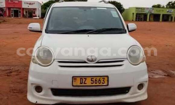 Buy Used Toyota Sienta White Car in Blantyre in Malawi Buy Used Toyota Sienta White Car in Blantyre in Malawi
