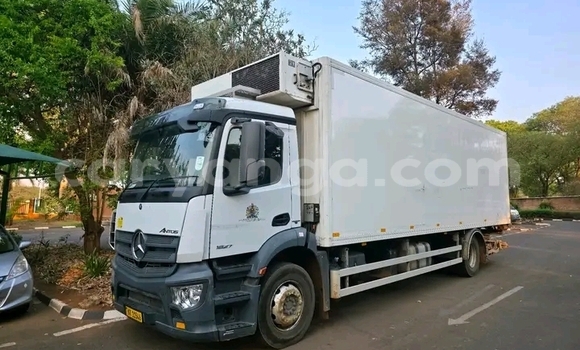 Acheter Occasion Utilitaire Mercedes‒Benz Truck Gris à Lilongwe, Malawi Acheter Occasion Utilitaire Mercedes‒Benz Truck Gris à Lilongwe, Malawi