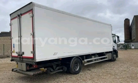 Acheter Occasion Utilitaire Mercedes‒Benz Truck Gris à Lilongwe, Malawi Acheter Occasion Utilitaire Mercedes‒Benz Truck Gris à Lilongwe, Malawi