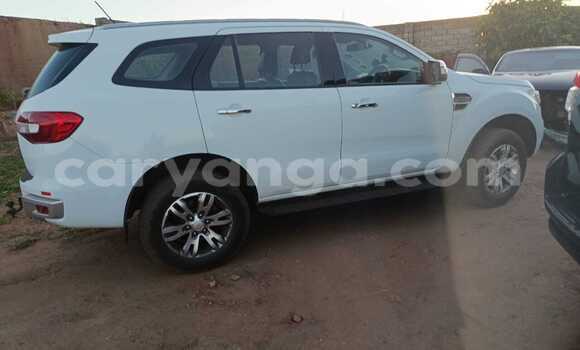 Acheter Import Voiture Ford Everest Blanc à Lilongwe, Malawi