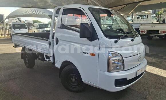 Nunua Ilio tumika Hyundai H200 White Gari ndani ya Lilongwe nchini Malawi Nunua Ilio tumika Hyundai H200 White Gari ndani ya Lilongwe nchini Malawi