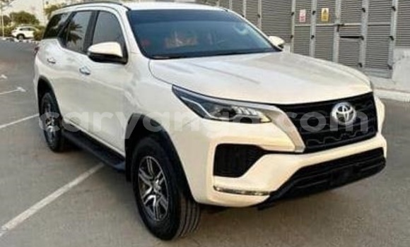 Buy Used Toyota Fortuner White Car in Lilongwe in Malawi
