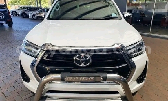Buy Used Toyota Hilux White Car in Lilongwe in Malawi