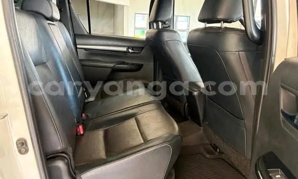 Buy Used Toyota Hilux White Car in Lilongwe in Malawi Buy Used Toyota Hilux White Car in Lilongwe in Malawi