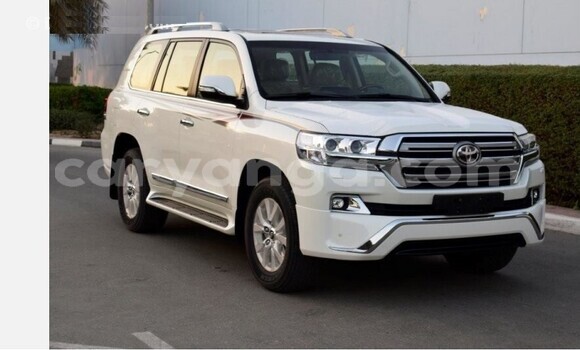 Buy Used Toyota Land Cruiser White Car in Lilongwe in Malawi