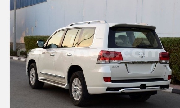 Buy Used Toyota Land Cruiser White Car in Lilongwe in Malawi Buy Used Toyota Land Cruiser White Car in Lilongwe in Malawi