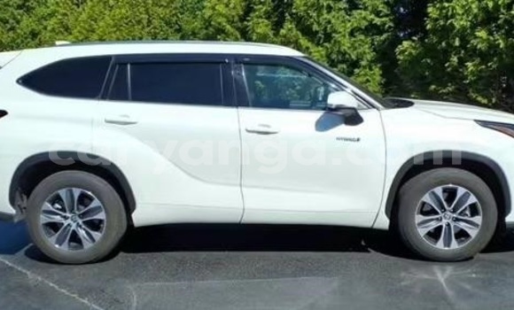Buy Used Toyota Highlander White Car in Lilongwe in Malawi Buy Used Toyota Highlander White Car in Lilongwe in Malawi