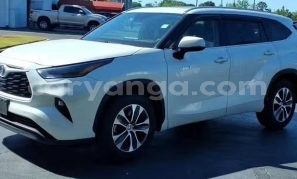 Buy Used Toyota Highlander White Car in Lilongwe in Malawi Buy Used Toyota Highlander White Car in Lilongwe in Malawi