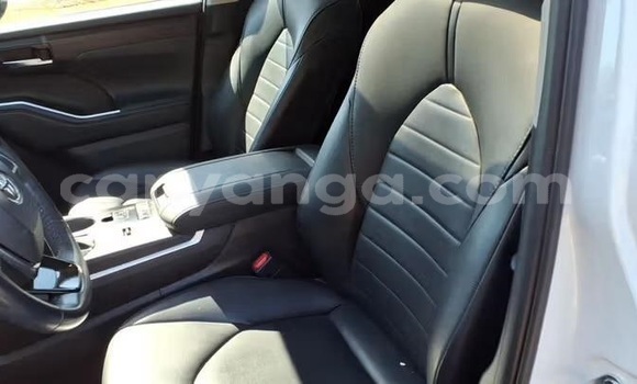Buy Used Toyota Highlander White Car in Lilongwe in Malawi Buy Used Toyota Highlander White Car in Lilongwe in Malawi