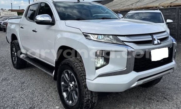 Acheter Occasion Voiture Mitsubishi L200 Blanc à Lilongwe, Malawi