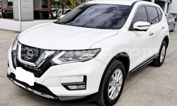 Buy Used Nissan X–Trail White Car in Lilongwe in Malawi