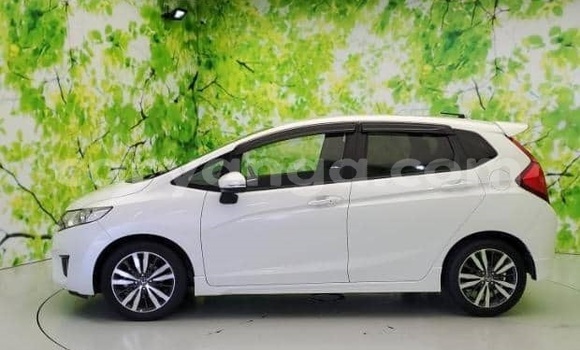 Acheter Occasion Voiture Honda FIT Blanc à Lilongwe, Malawi Acheter Occasion Voiture Honda FIT Blanc à Lilongwe, Malawi