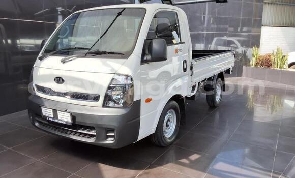 Buy Used Kia K7 White Car in Lilongwe in Malawi Buy Used Kia K7 White Car in Lilongwe in Malawi