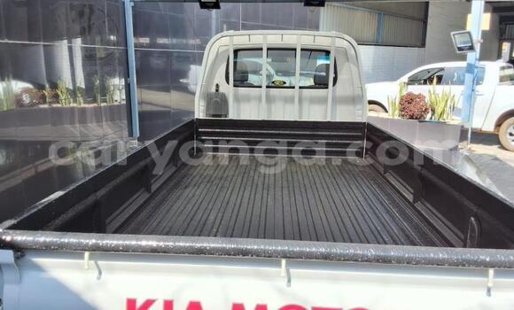 Buy Used Kia K7 White Car in Lilongwe in Malawi Buy Used Kia K7 White Car in Lilongwe in Malawi