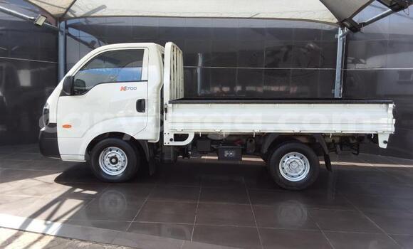 Buy Used Kia K7 White Car in Lilongwe in Malawi Buy Used Kia K7 White Car in Lilongwe in Malawi