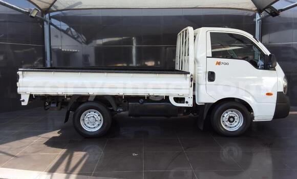 Buy Used Kia K7 White Car in Lilongwe in Malawi Buy Used Kia K7 White Car in Lilongwe in Malawi