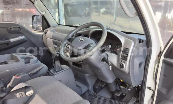 Buy Used Kia K7 White Car in Lilongwe in Malawi Buy Used Kia K7 White Car in Lilongwe in Malawi