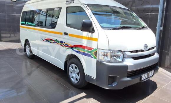 Buy Used Toyota Hiace White Car in Lilongwe in Malawi Buy Used Toyota Hiace White Car in Lilongwe in Malawi