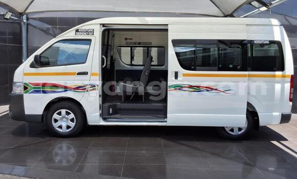 Buy Used Toyota Hiace White Car in Lilongwe in Malawi Buy Used Toyota Hiace White Car in Lilongwe in Malawi