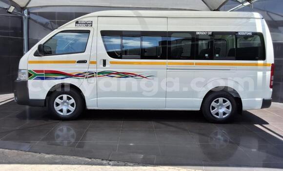 Buy Used Toyota Hiace White Car in Lilongwe in Malawi Buy Used Toyota Hiace White Car in Lilongwe in Malawi