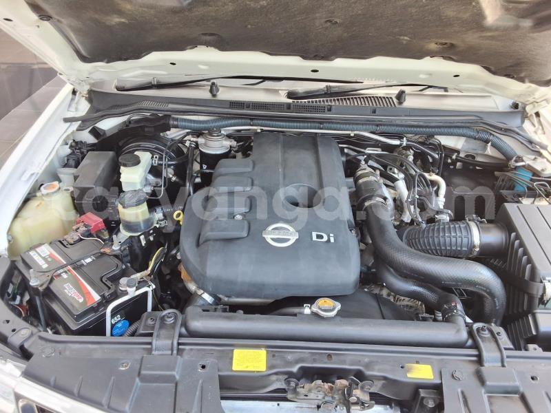 Big with watermark nissan navara malawi lilongwe 16600