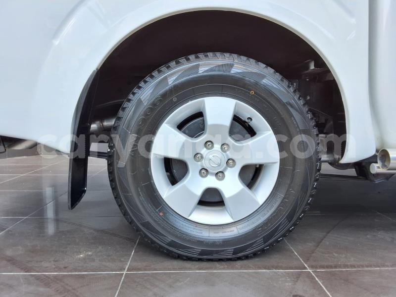 Big with watermark nissan navara malawi lilongwe 16600