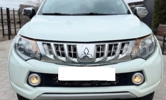 Buy Used Mitsubishi L200 White Car in Lilongwe in Malawi