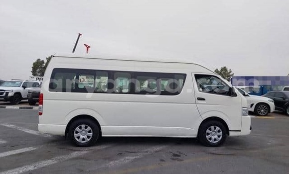 Buy Used Toyota Hiace White Car in Lilongwe in Malawi Buy Used Toyota Hiace White Car in Lilongwe in Malawi