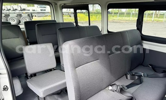 Nunua Ilio tumika Toyota HiAce White Lori ndani ya Dowa nchini Dowa Nunua Ilio tumika Toyota HiAce White Lori ndani ya Dowa nchini Dowa