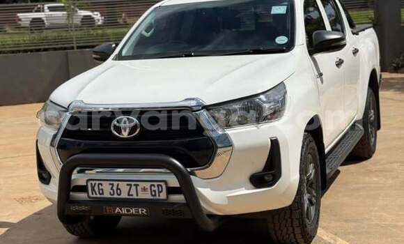 Buy Used Toyota Hilux White Car in Blantyre in Malawi