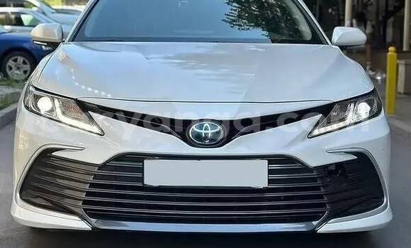 Buy Used Toyota Camry White Car in Lilongwe in Malawi
