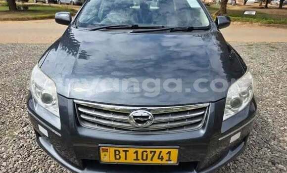 Buy Used Toyota Axio White Car in Blantyre in Malawi