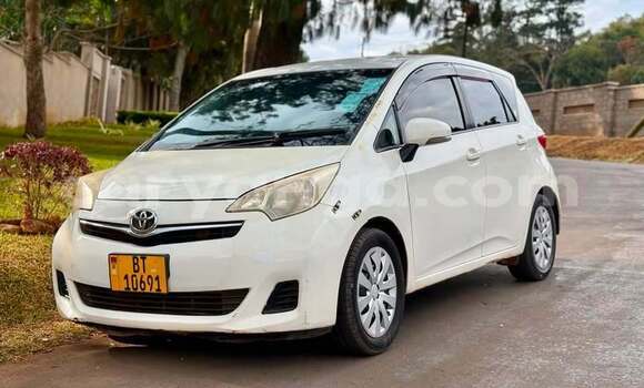 Buy Used Toyota Ractis White Car in Blantyre in Malawi
