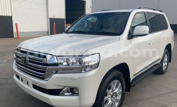 Buy Used Toyota Land Cruiser White Car in Lilongwe in Malawi