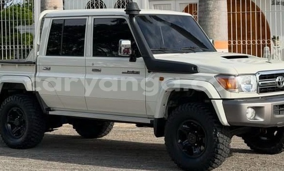 Buy Used Toyota Land Cruiser White Car in Lilongwe in Malawi