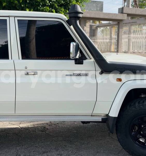 Big with watermark toyota land cruiser malawi lilongwe 16761