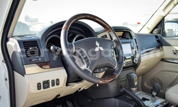 Buy Import Mitsubishi Pajero White Car in Import - Dubai in Malawi Buy Import Mitsubishi Pajero White Car in Import - Dubai in Malawi