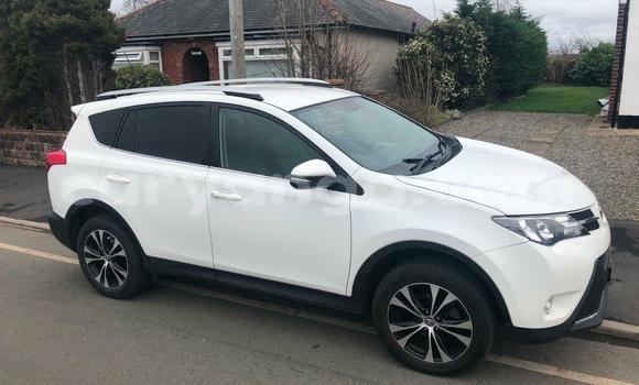 Nunua Ilio tumika Toyota RAV4 White Gari ndani ya Lilongwe nchini Malawi Nunua Ilio tumika Toyota RAV4 White Gari ndani ya Lilongwe nchini Malawi