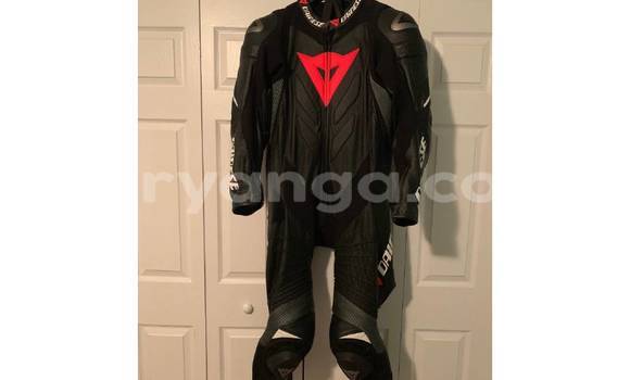 Nunua Ilio tumika Yamaha R1 Beige Bike ndani ya Lilongwe nchini Malawi Nunua Ilio tumika Yamaha R1 Beige Bike ndani ya Lilongwe nchini Malawi