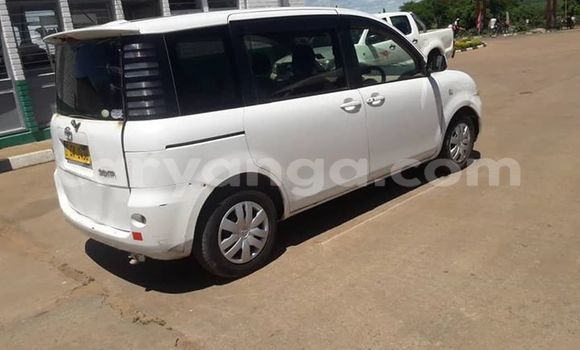 Buy Used Toyota Sienta White Car in Kasungu in Malawi Buy Used Toyota Sienta White Car in Kasungu in Malawi